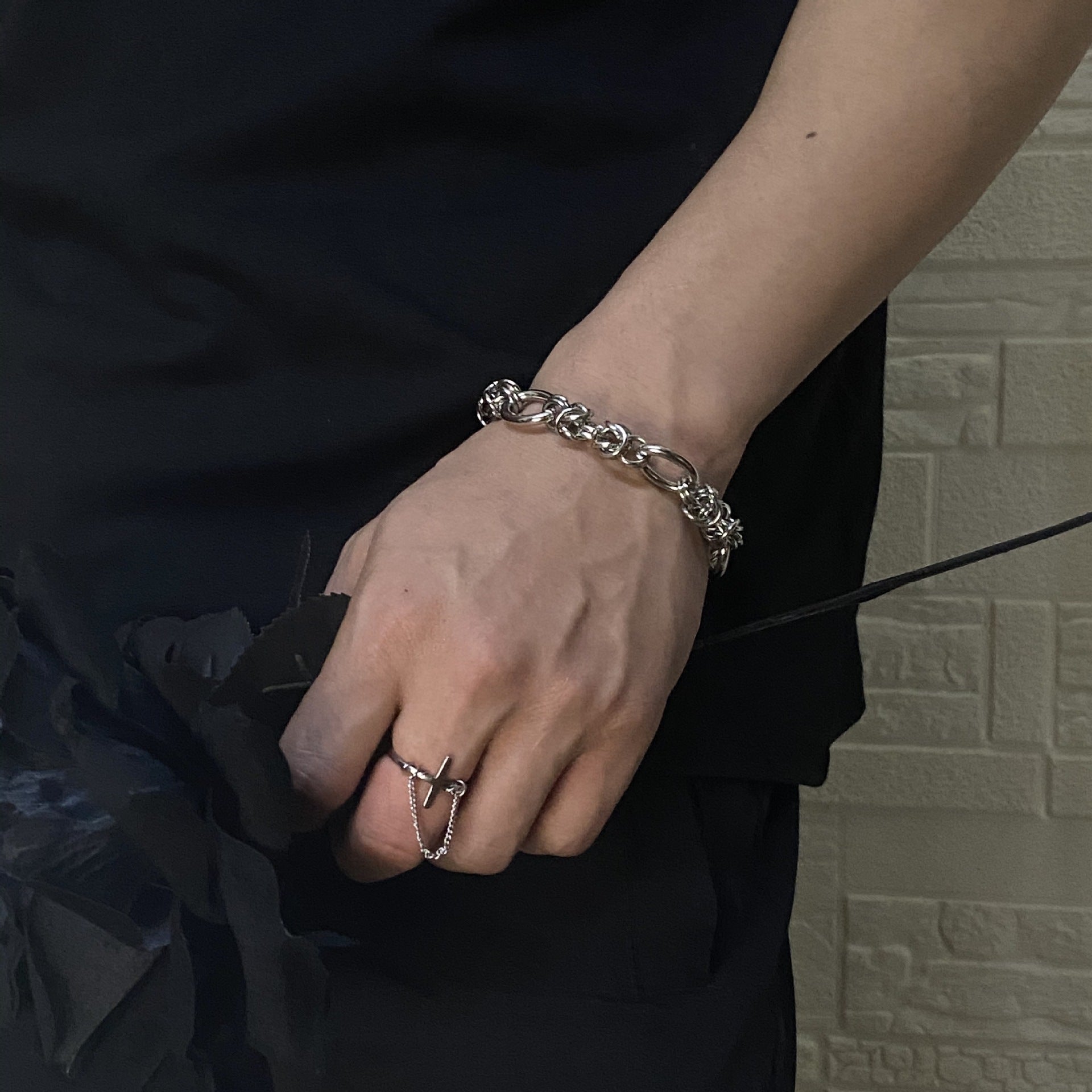 LAZIEL interlink rings chain bracelet clasp detail
