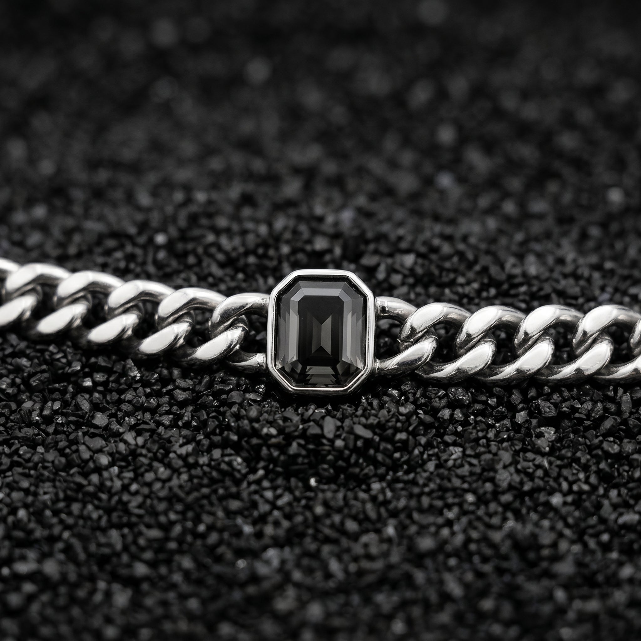 LINEA bracelet clasp detail