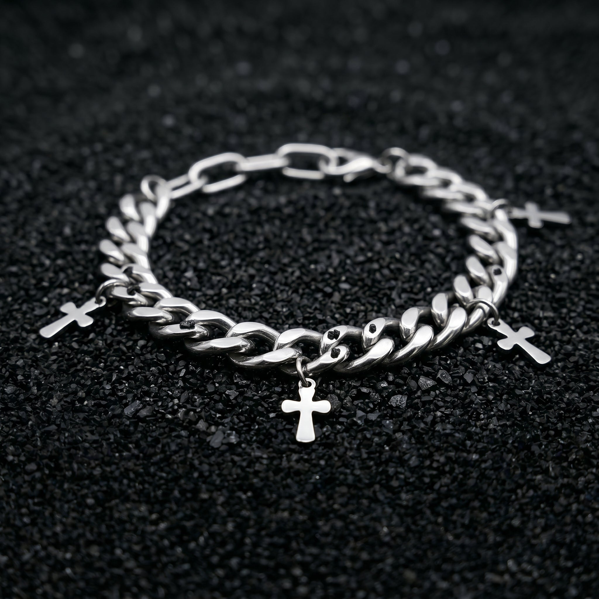 MAGNUS bracelet clasp detail