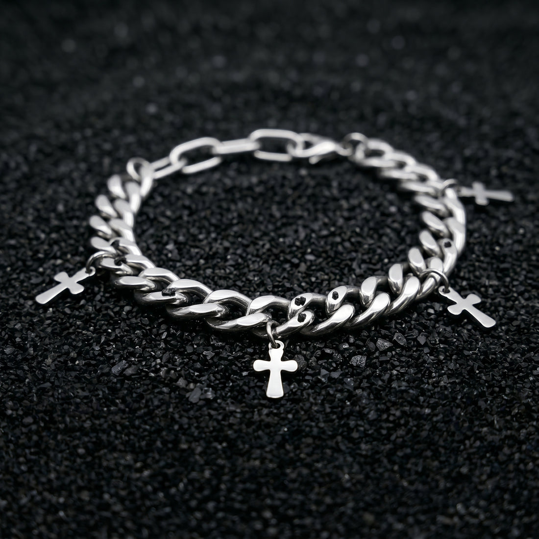 MAGNUS bracelet clasp detail