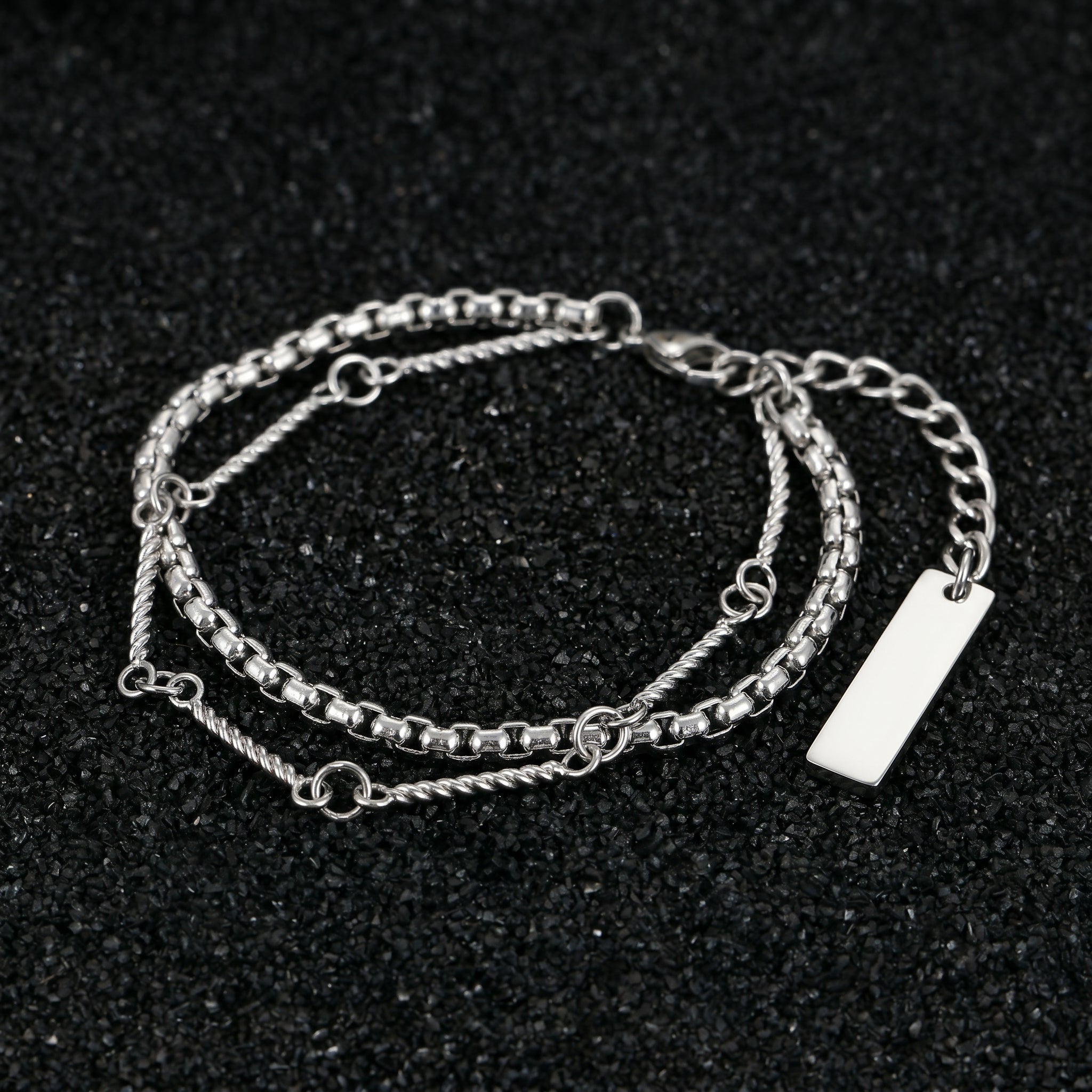 QUENTIN bracelet clasp detail