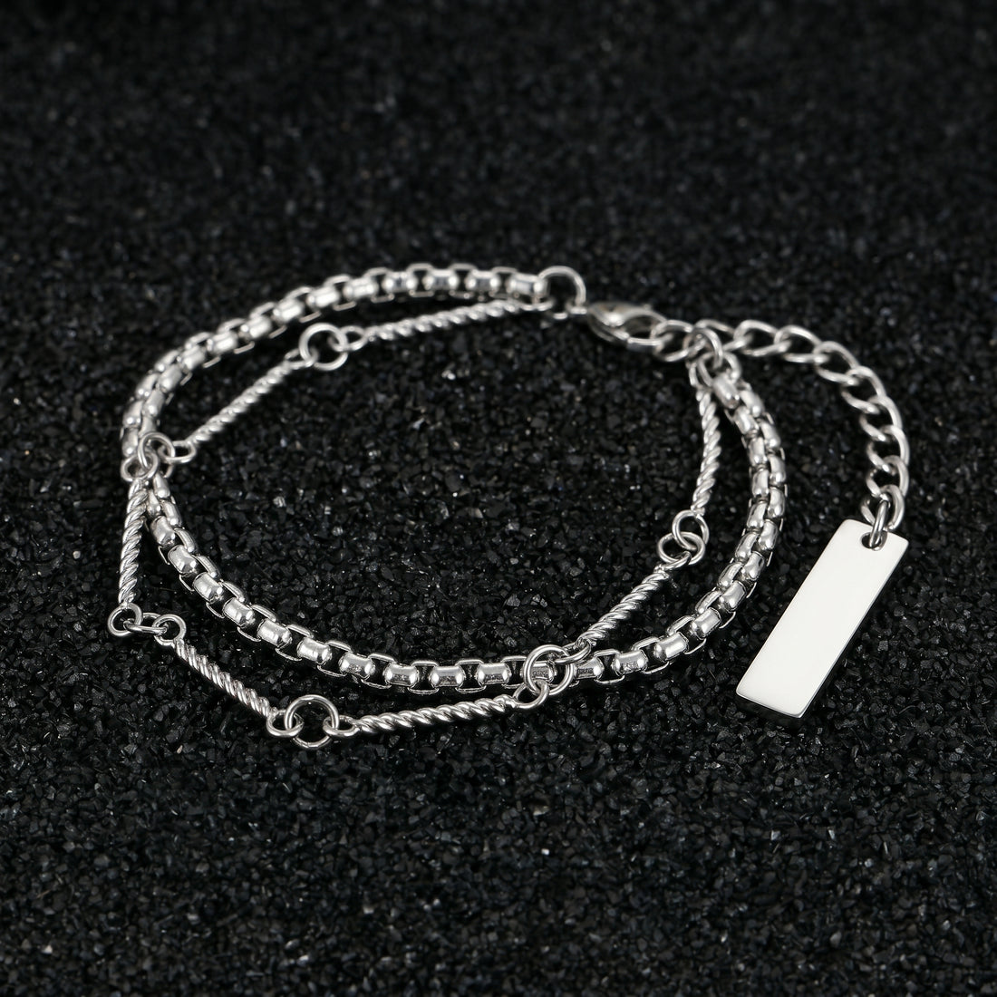 QUENTIN bracelet clasp detail