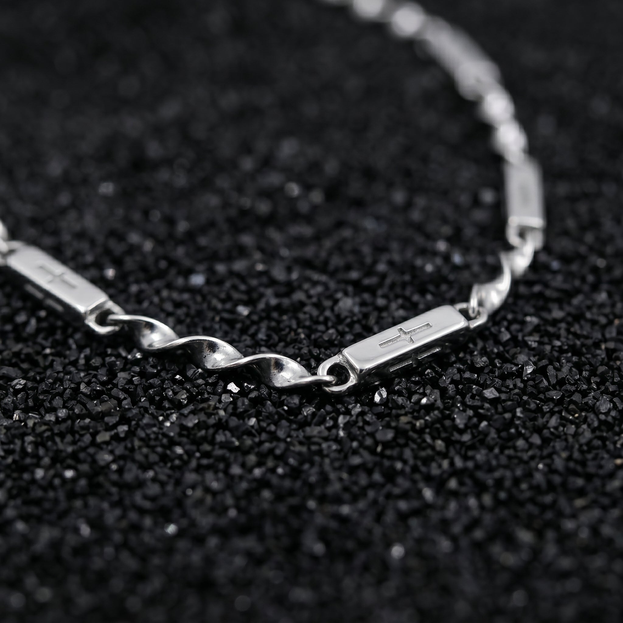 SILVAN necklace clasp detail