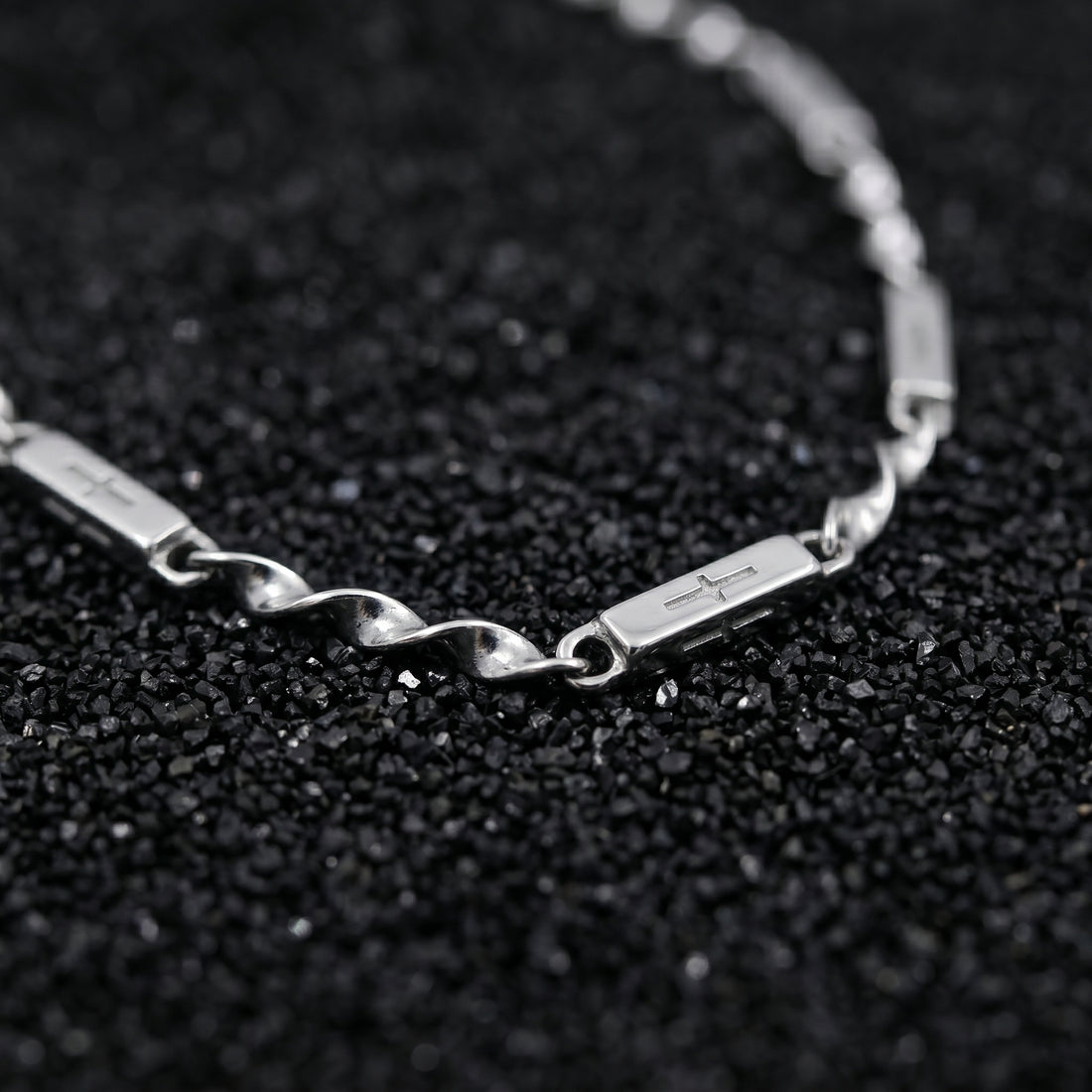 SILVAN necklace clasp detail