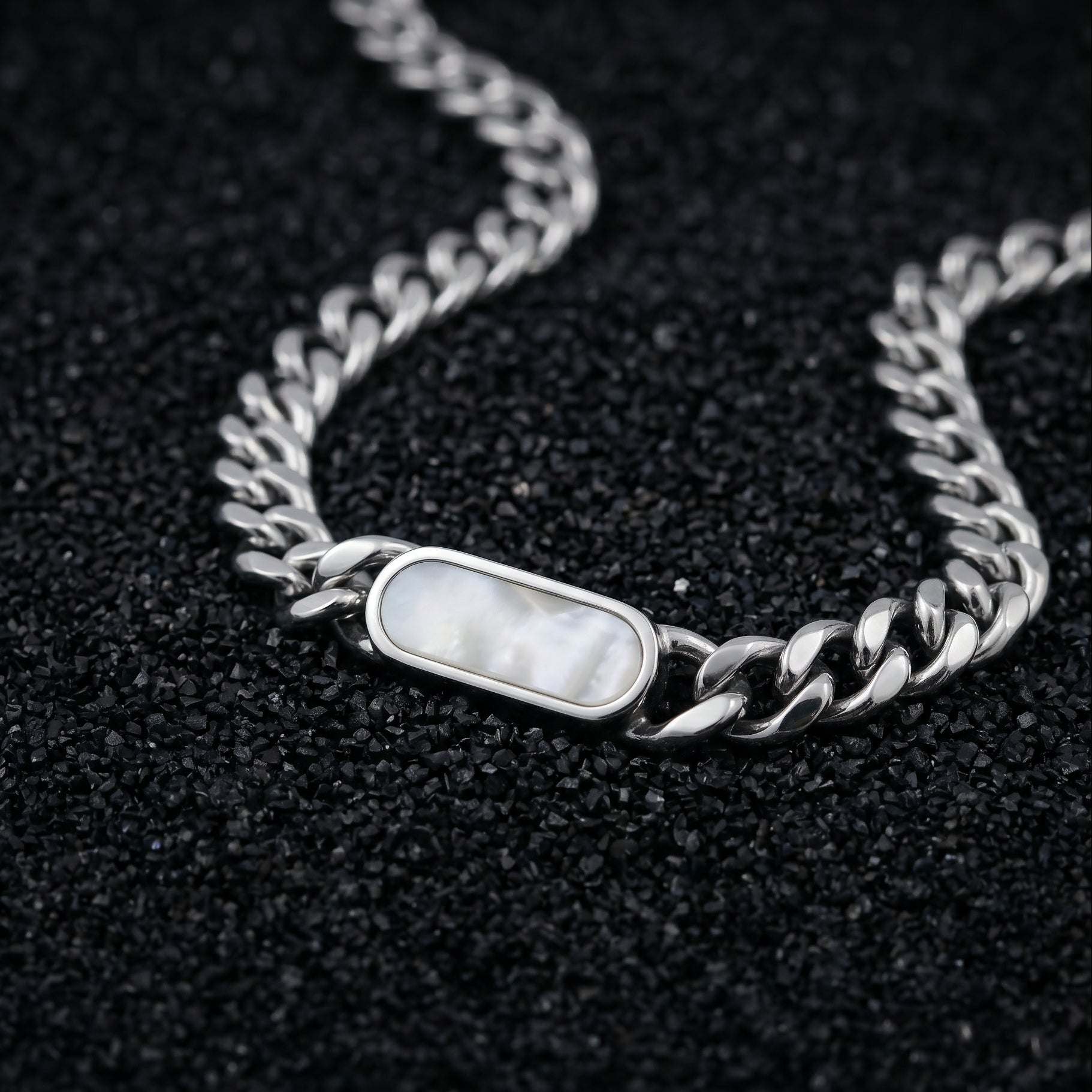 JULIAN necklace clasp detail
