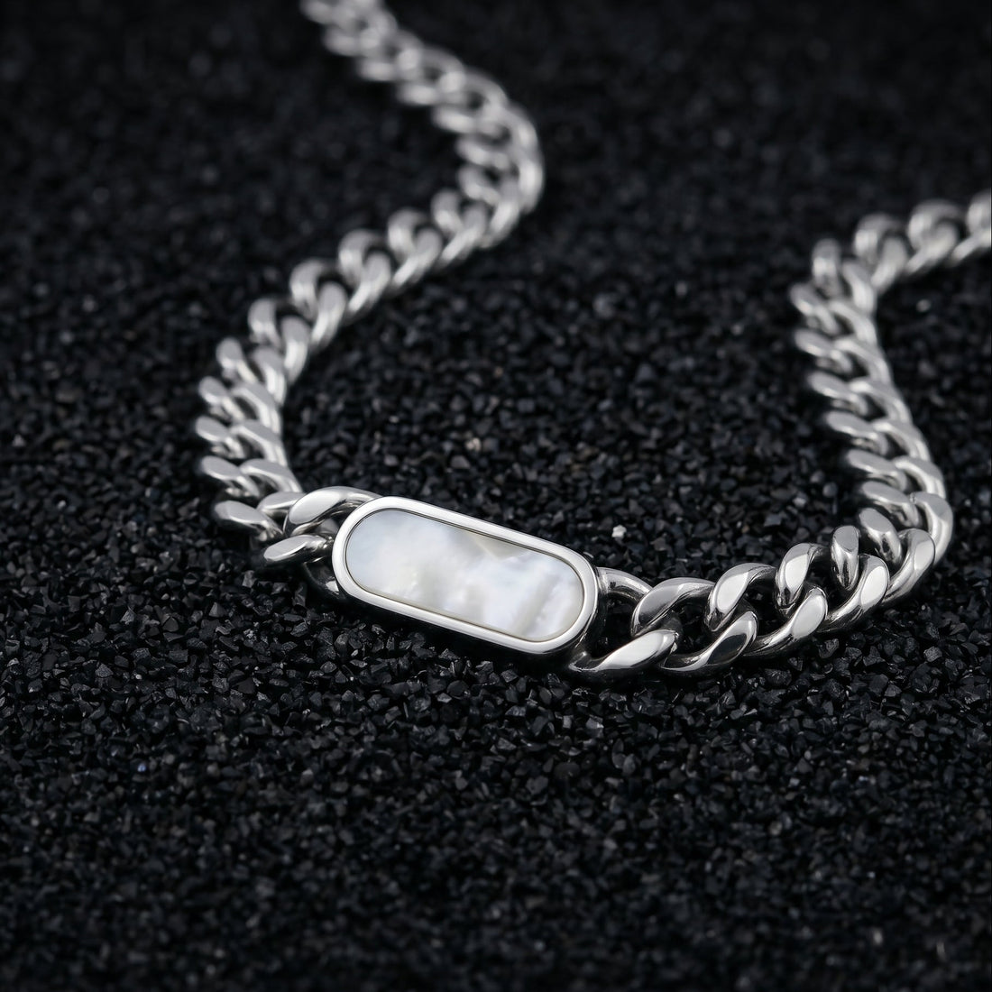JULIAN necklace clasp detail